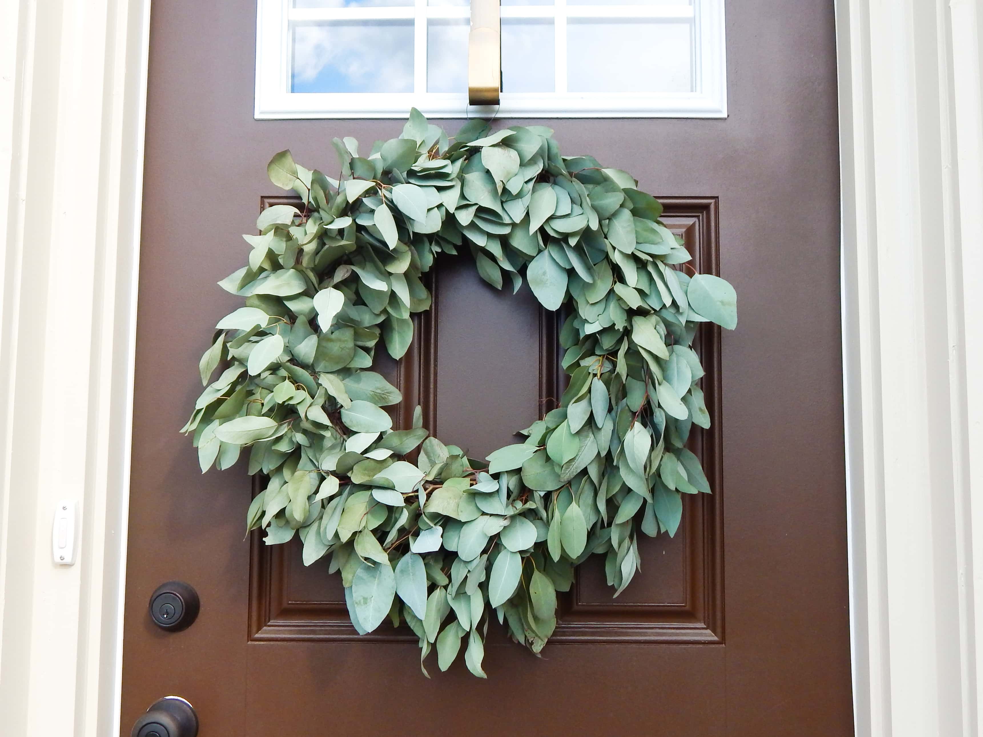 DIY Fresh Eucalyptus Wreath. Create a gorgeous greenery wreath for your home or wedding.