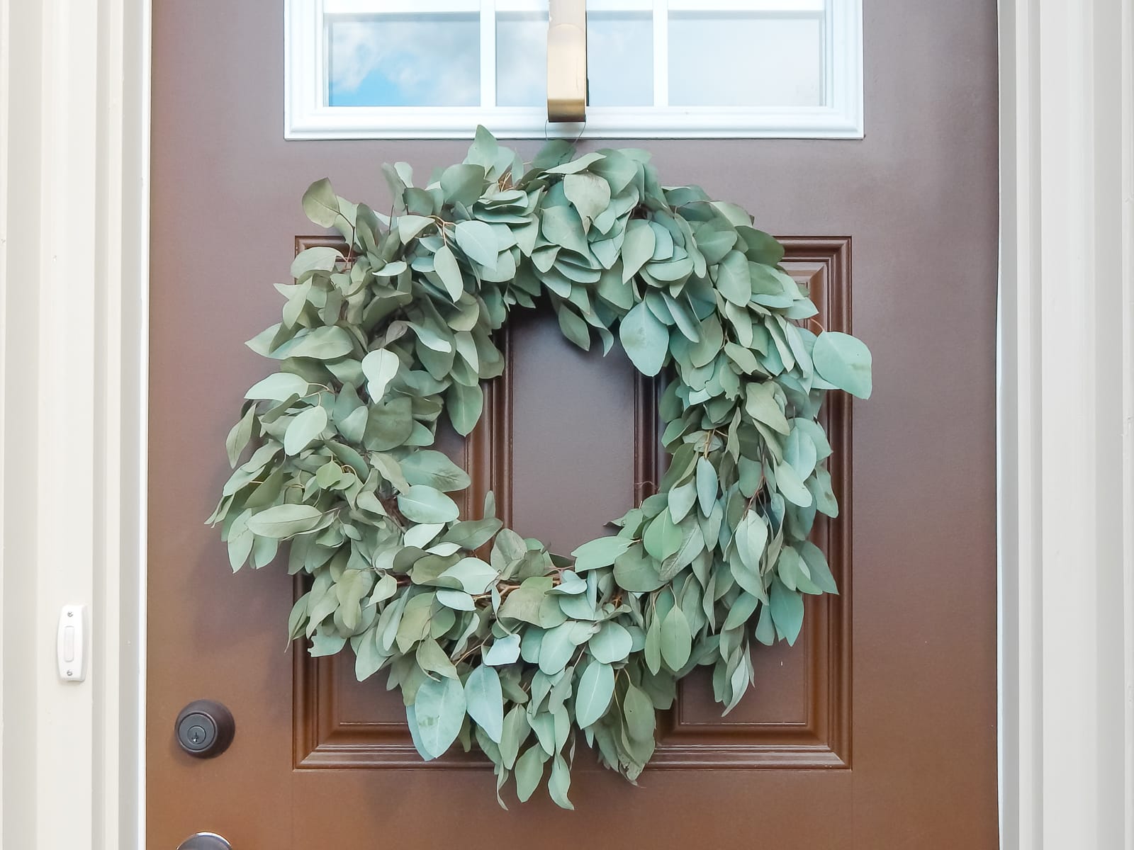 How to Make a Fresh Eucalyptus Wreath: Easy DIY Tutorial