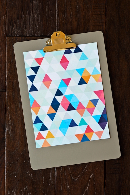 Check out the FREE wall art printables - SUPER CUTE and colorful designs!