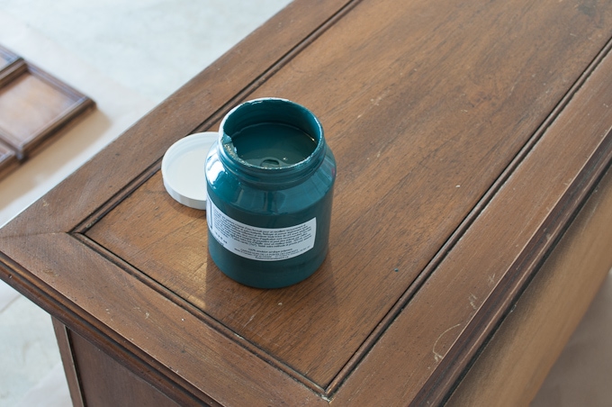 Great and easy tutorial for painting old furniture using Fusion Mineral Paint. I love the color she used - Homestead Blue - with the gold hardware! 