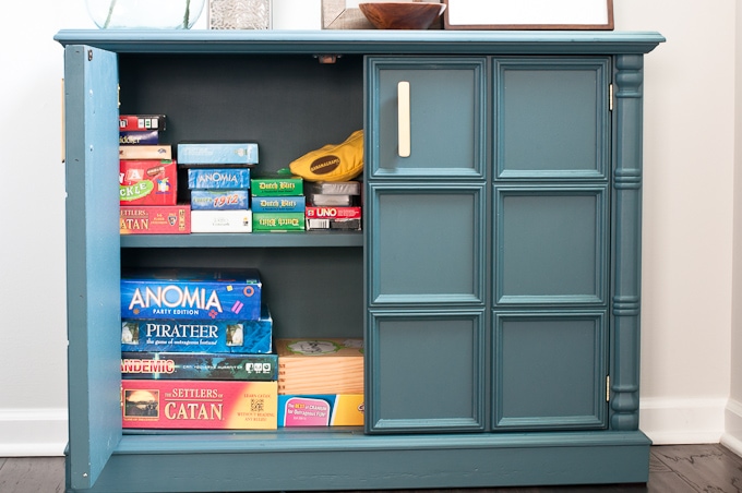 Great and easy tutorial for painting old furniture using Fusion Mineral Paint. I love the color she used - Homestead Blue - with the gold hardware! 