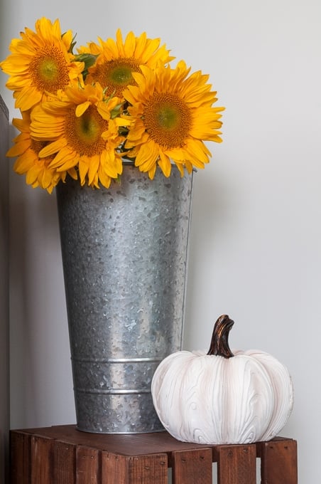 Love this gorgeous fall home tour! So much amazing decor inspiration. My favorite is the tablescape - so beautiful!