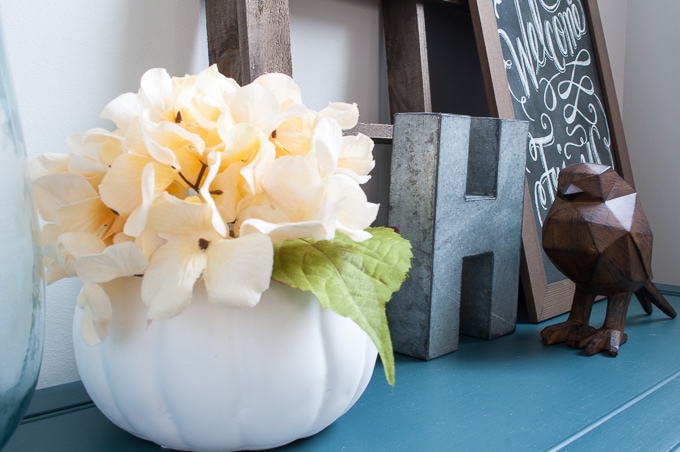 Love this gorgeous fall home tour! So much amazing decor inspiration. My favorite is the tablescape - so beautiful!