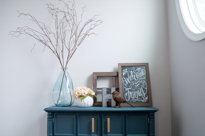 Love this gorgeous fall home tour! So much amazing decor inspiration. My favorite is the tablescape - so beautiful!