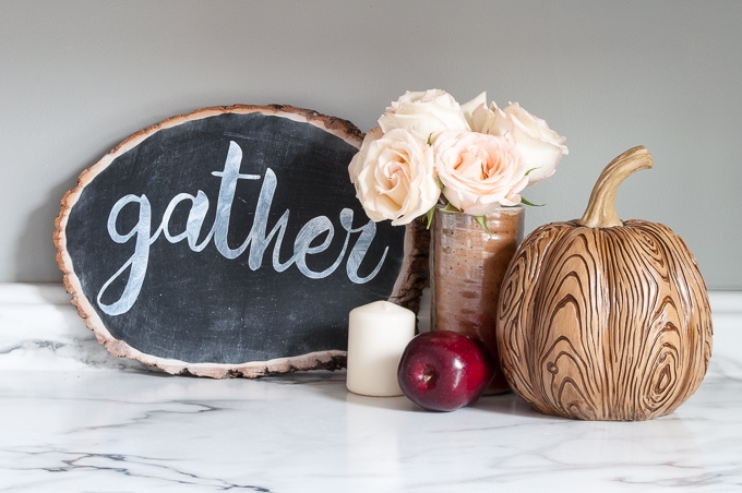 DIY tutorial for this pretty gather chalkboard wood slice sign. Easy way to create hand-lettered chalk designs.