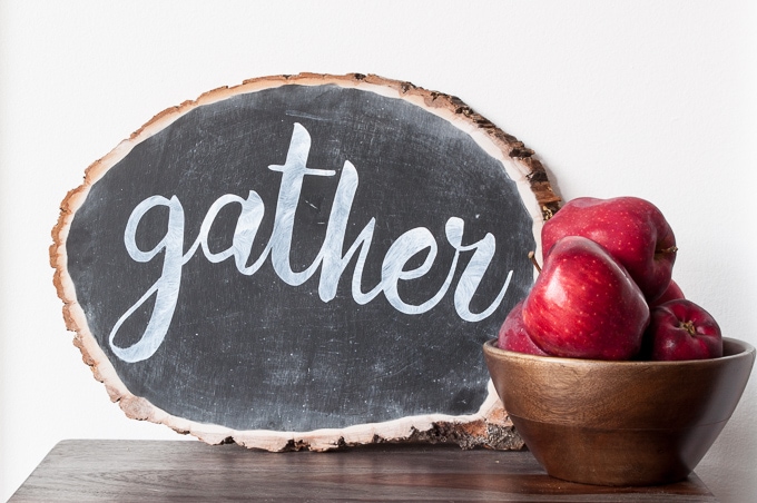 DIY tutorial for this pretty gather chalkboard wood slice sign. Easy way to create hand-lettered chalk designs.