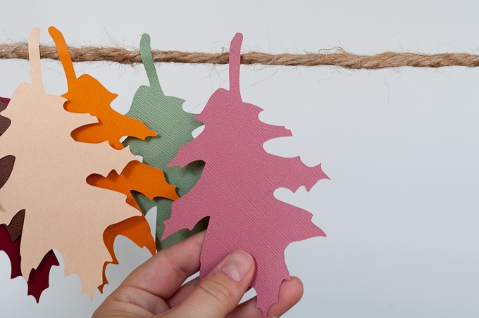Easy tutorial for a pretty autumn leaves banner. Perfect for fall - love all he gorgeous colors!