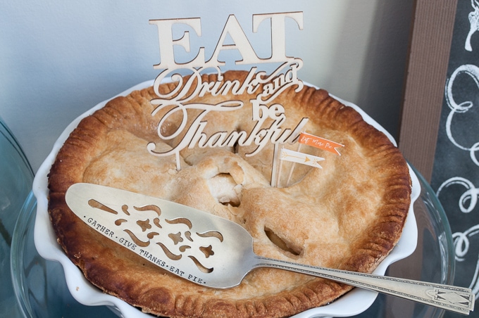 Love this cute Thanksgiving Pie Bar! So unique and fun. Leave room for desserts - especially those mini pies!
