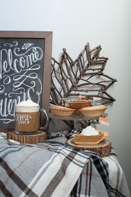 Love this cute Thanksgiving Pie Bar! So unique and fun. Leave room for desserts - especially those mini pies!