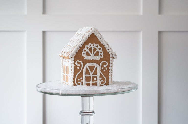 Best Aesthetic Gingerbread House Decorating Ideas