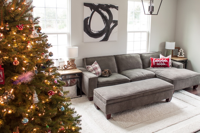 Modern meets Traditional Christmas Home Tour. This home mixes styles and creates a cozy Christmas living room with a beautiful real Christmas tree!