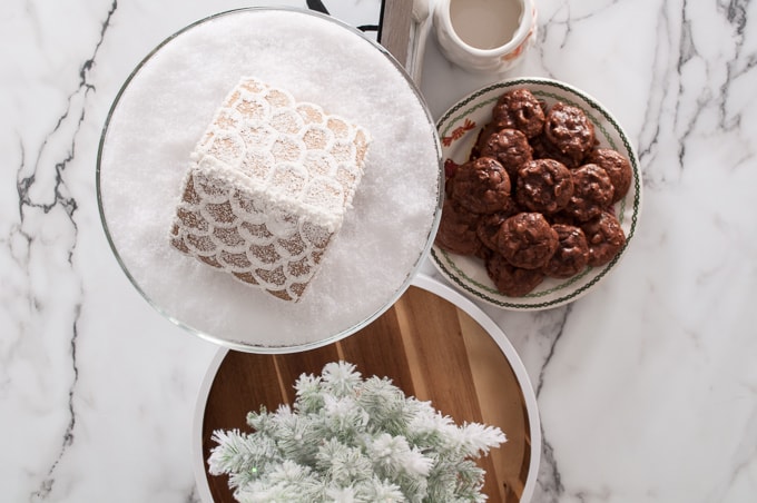 How to make a beautiful Christmas gingerbread house - the easy way. I love this all white wintry look. Great tips to learn how to create this pretty design.