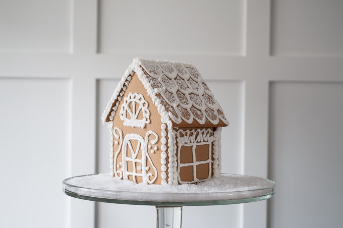 How to make a beautiful Christmas gingerbread house - the easy way. I love this all white wintry look. Great tips to learn how to create this pretty design.