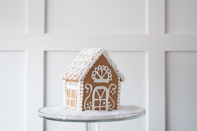 How to make a beautiful Christmas gingerbread house - the easy way. I love this all white wintry look. Great tips to learn how to create this pretty design.