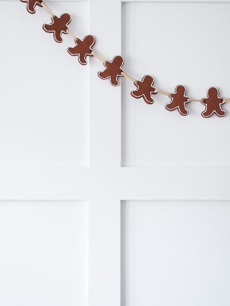 Gingerbread Men Cookie Garland - create this cute craft by making a cinnamon applesauce dough. These are adorable and make your house smell like Christmas cookies!