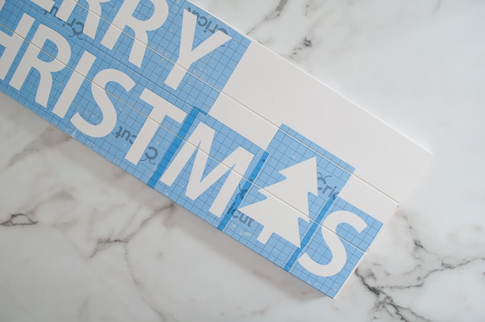 Tutorial for making a DIY Merry Christmas wooden sign. Such a great Christmas decoration craft! Make the stencil using your Cricut Explore!