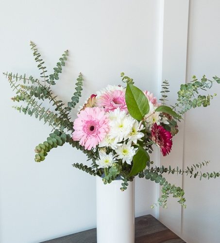 Easy method for creating professional looking flower arrangements and bouquets using grocery store flowers!