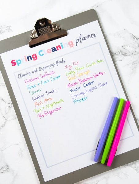 Download this free printable planner and learn how to do spring cleaning the easy way! Stop the overwhelm with this simple plan.