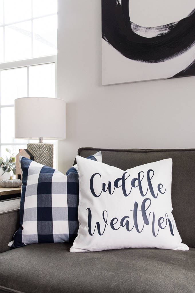 How to make a cozy fall pillow using the Cricut Explore. Full tutorial for making a pillow using Craftables heat transfer vinyl and a FREE downloadable cut file!