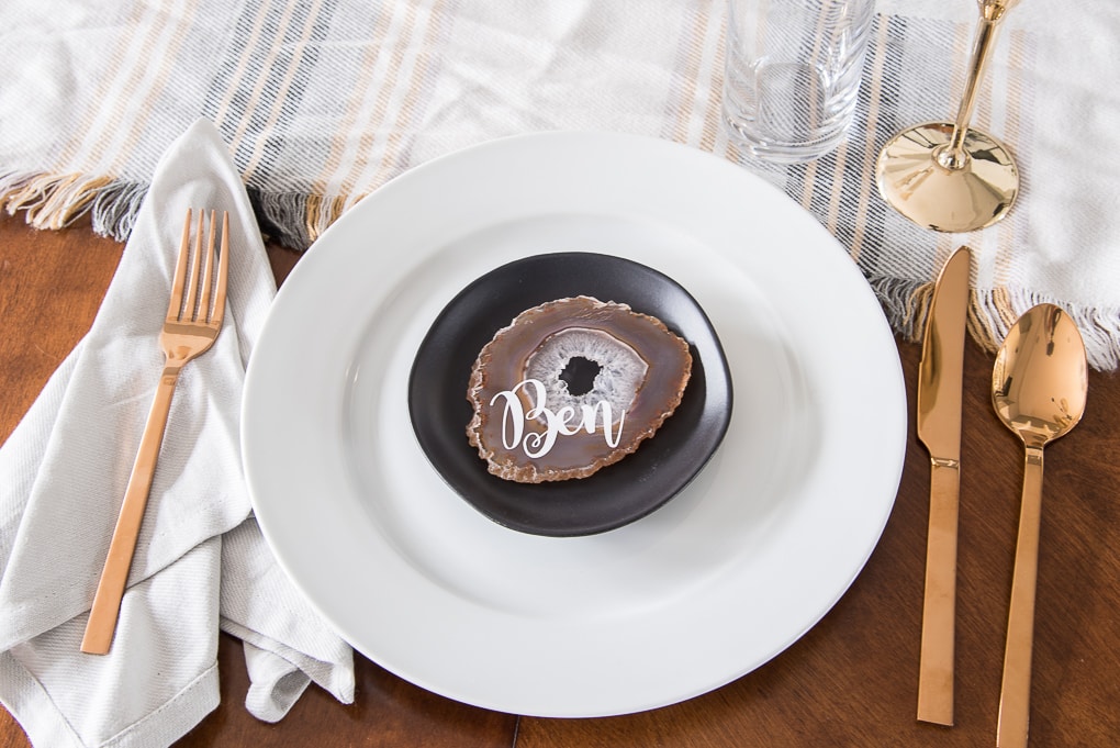 Create a beautiful and sophisticated modern classic Thanksgiving table. Bring in the colors, textures, and patterns of fall using simple and neutral pieces. Use agate slices for a unique place card idea.