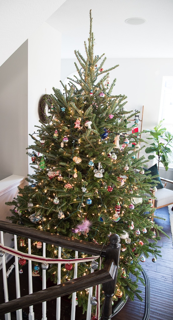 A beautiful traditional fresh Christmas tree. Take a tour of this classic Christmas tree and see a close up of some of the unique ornaments.