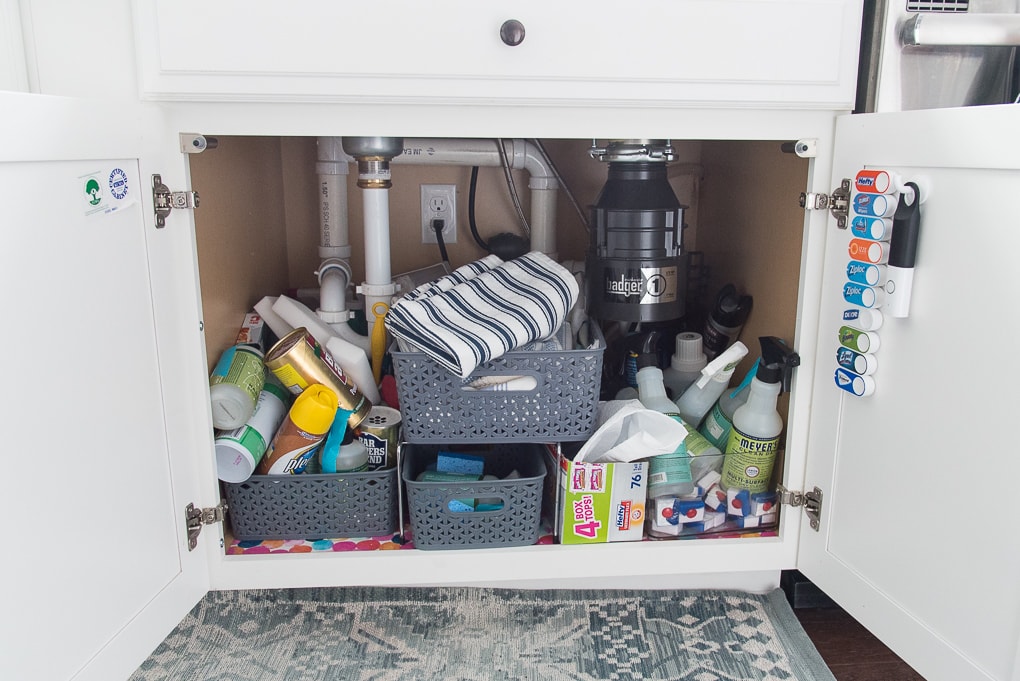 How to organize under the kitchen sink. Get rid of all the clutter and create a functional and beautiful organized cabinet. Learn exactly what organizing products to buy. 