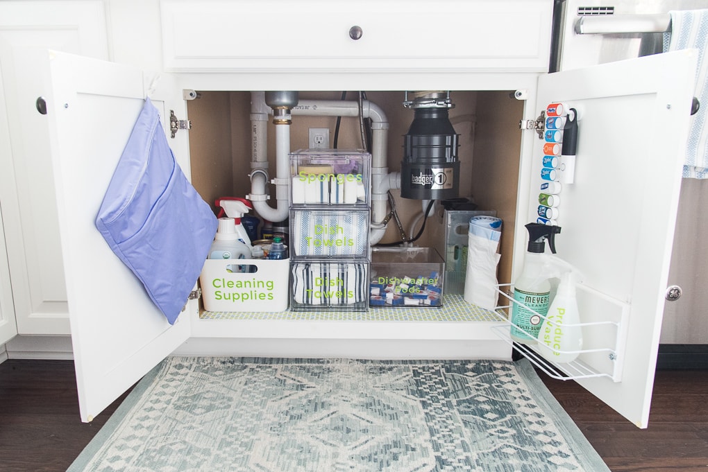 How to organize under the kitchen sink. Get rid of all the clutter and create a functional and beautiful organized cabinet. Learn exactly what organizing products to buy.