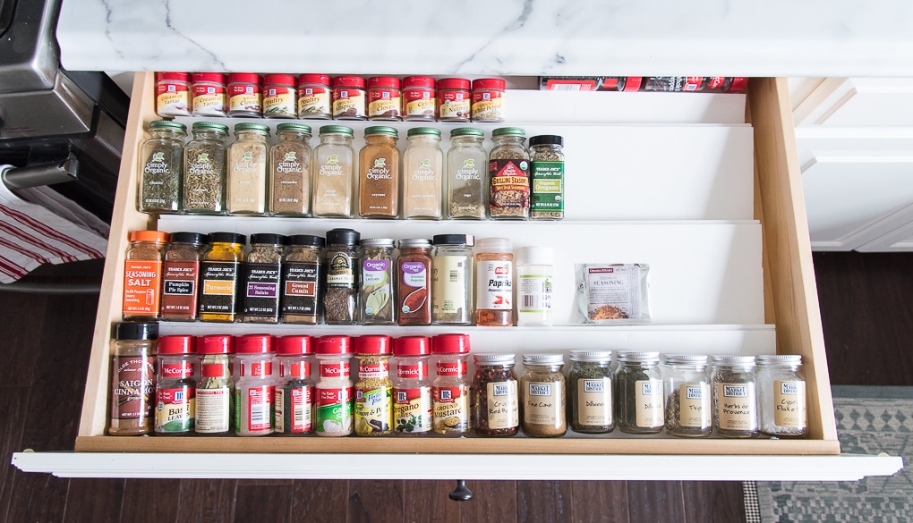 Organized kitchen cabinets and drawers. Functional and practical solutions for kitchen organizing problems. Get rid of the clutter and learn exactly what organizing products to buy.