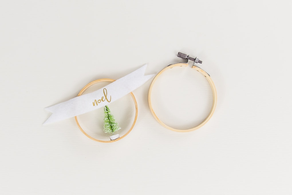 assembling noel embroidery hoop Christmas ornament
