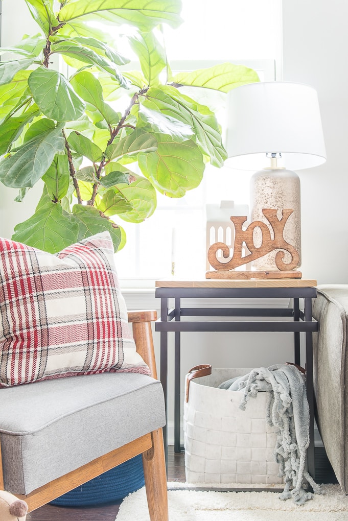 Christmas living room accent chair and table