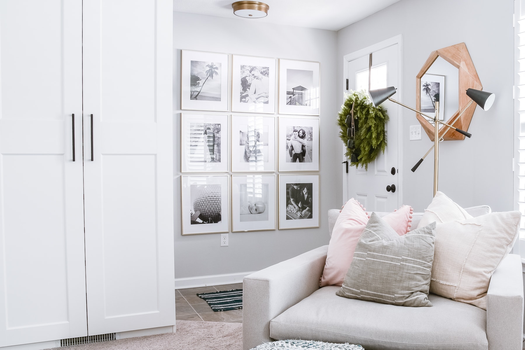 simple gallery wall idea with black and white photos