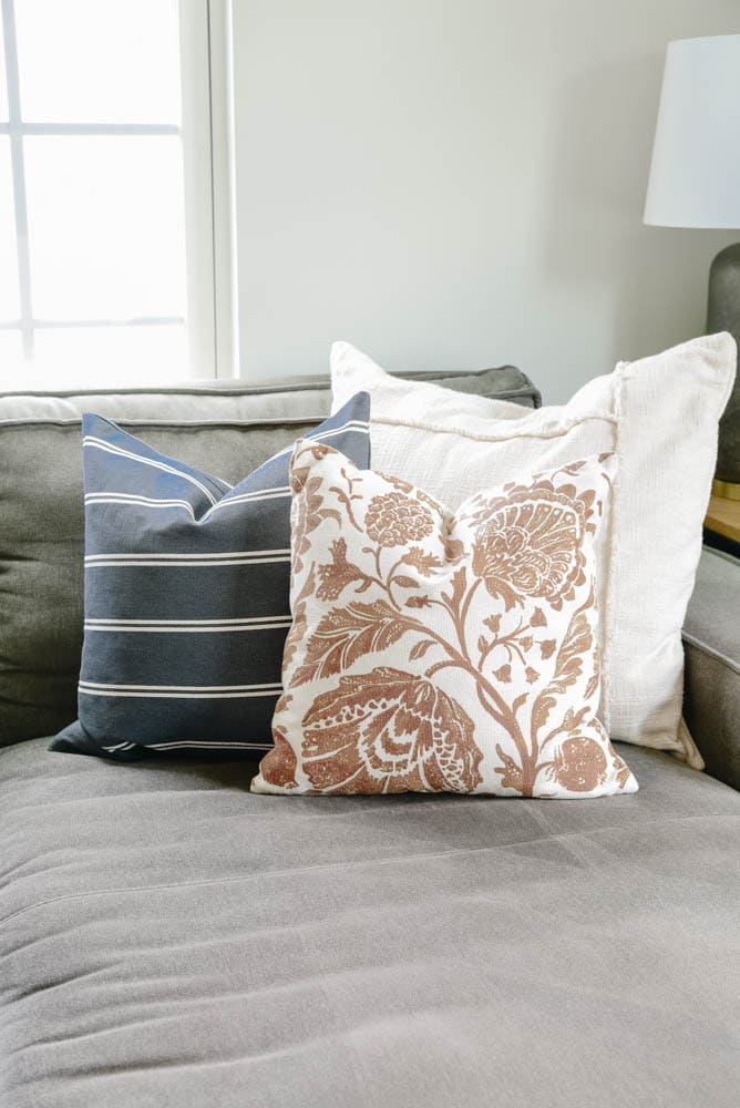 Choosing the Perfect Decorative Pillow Sets for Beds – ONE AFFIRMATION