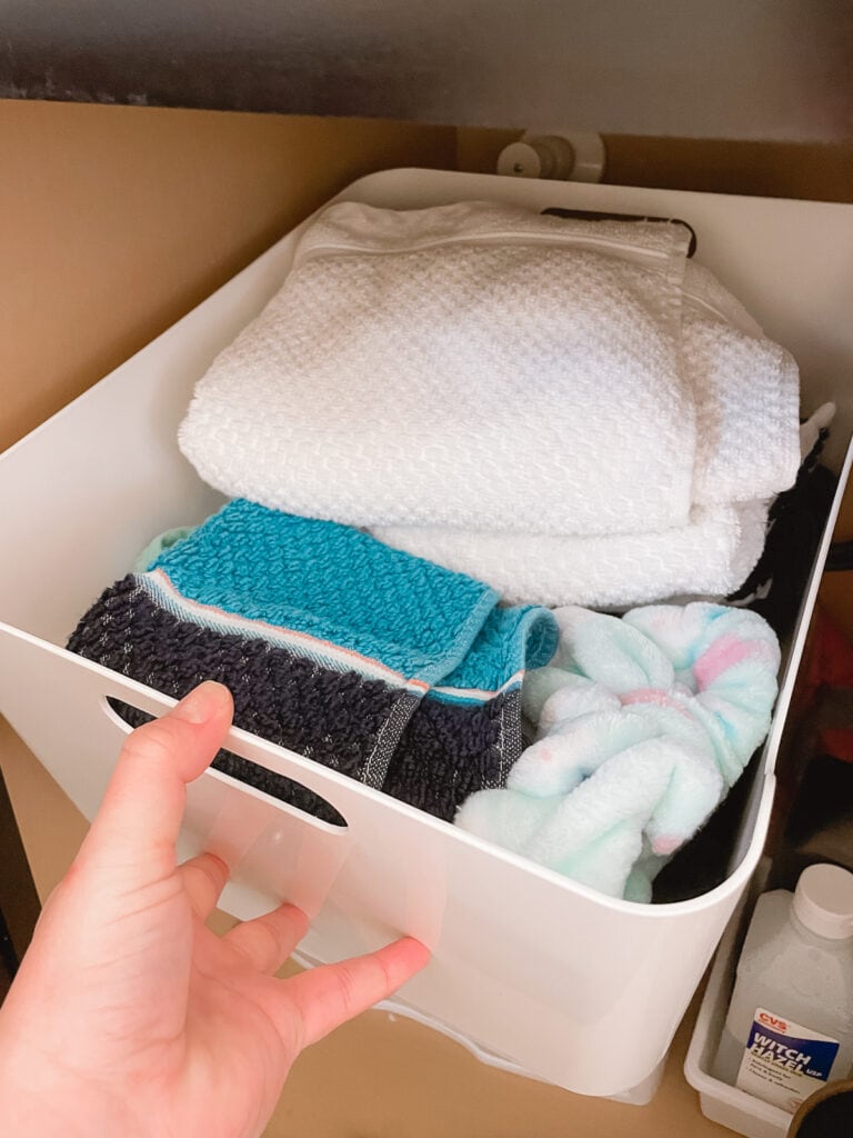10 Simple Solutions for Organizing Linens Without a Linen Closet