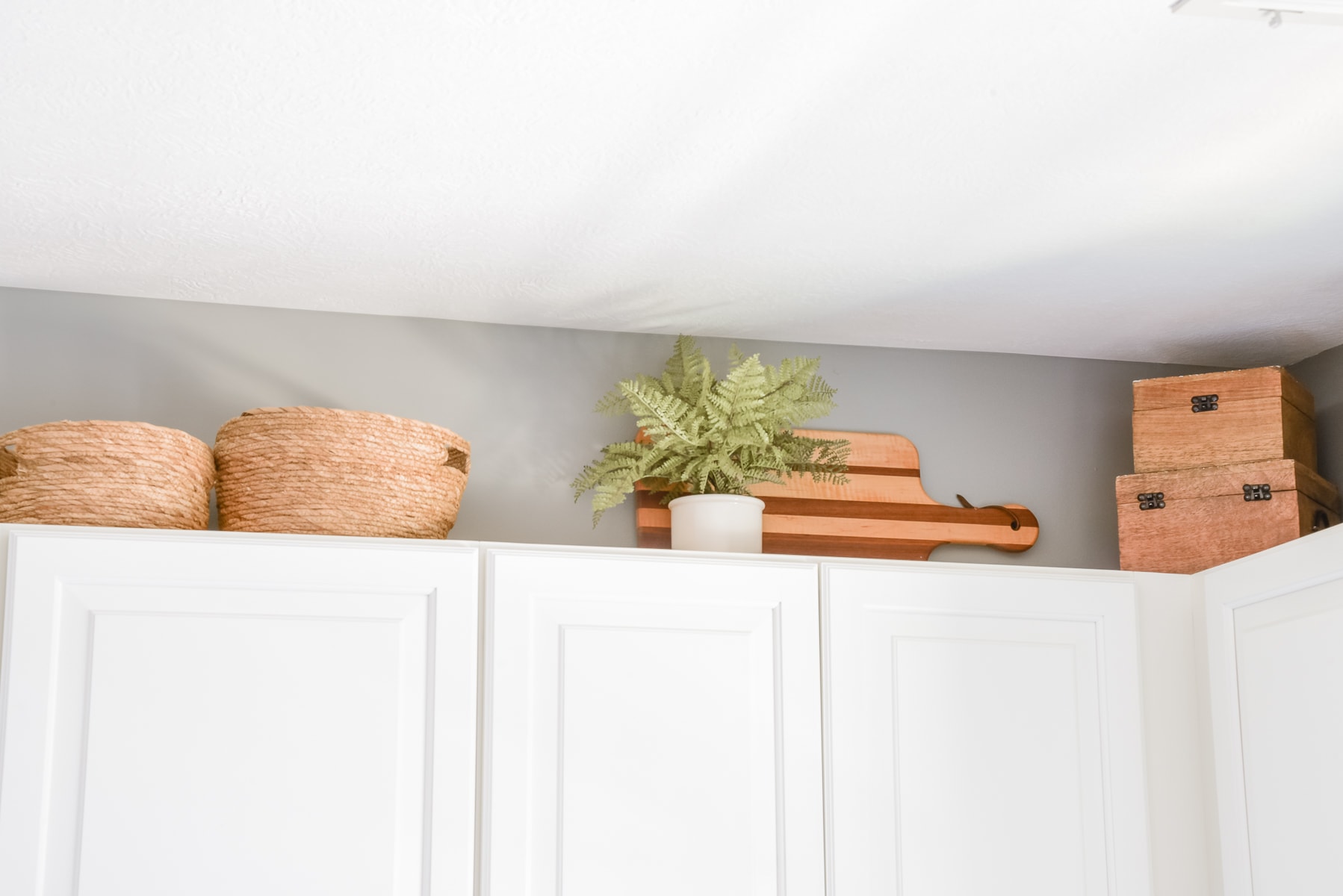 decor on top of kitchen cabinets